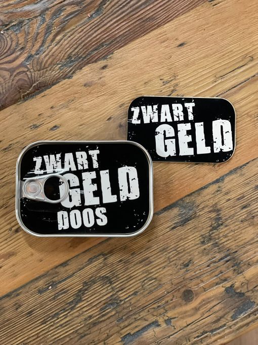 Blikjes post zwart geld