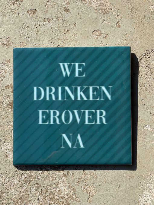 Tegeltje spreuktegel Drinken erover na