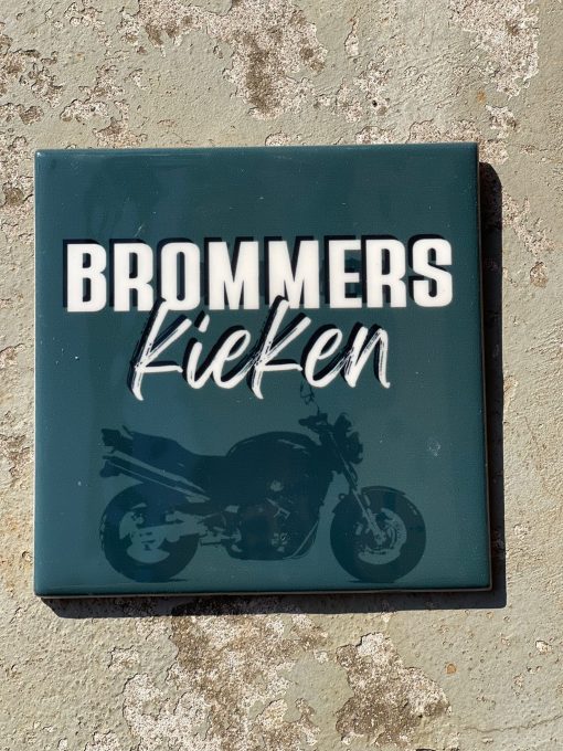 Tegeltje brommers kieken