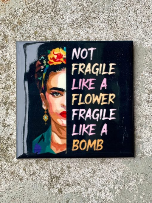 Tegeltje spreuktegel Frida fragile like a bomb