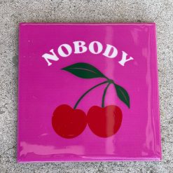 Tegeltje Nobody kers | Hippe Spreuktegel | Afscheid cadeau| Nieuwe woning cadeau | Housewarming cadeau |Verjaardagscadeau | Birthday |Verjaardag |brievenbuscadeau