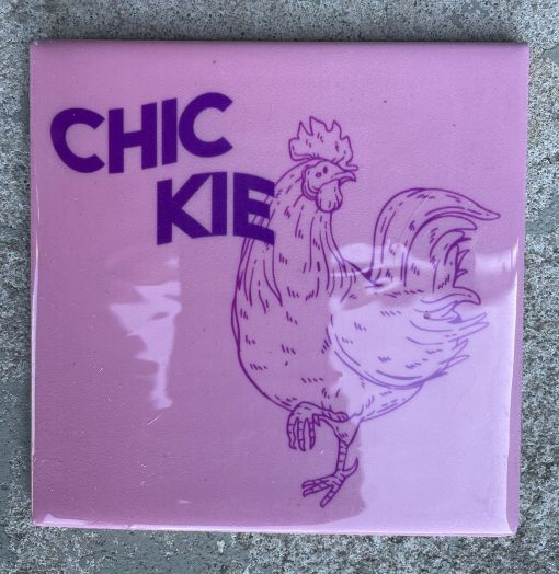 Tegeltje Chickie | Hippe Spreuktegel | Afscheid cadeau| Nieuwe woning cadeau | Housewarming cadeau |Verjaardagscadeau | Birthday |Verjaardag |brievenbuscadeau