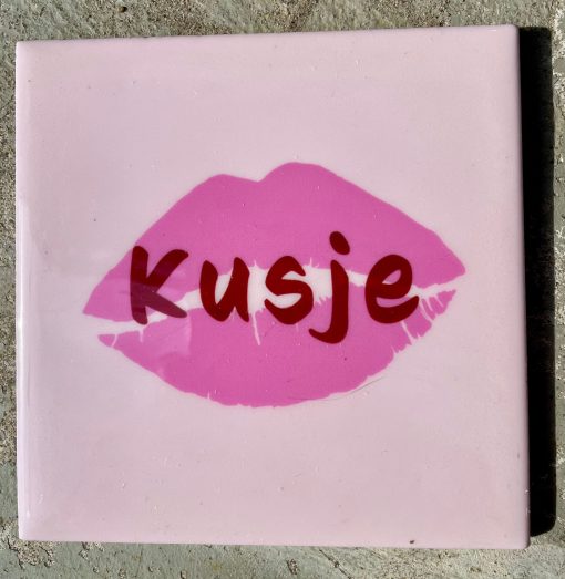 Tegeltje Kusje | Hippe Spreuktegel | Afscheid cadeau| Nieuwe woning cadeau | Housewarming cadeau |Verjaardagscadeau | Birthday |Verjaardag |brievenbuscadeau