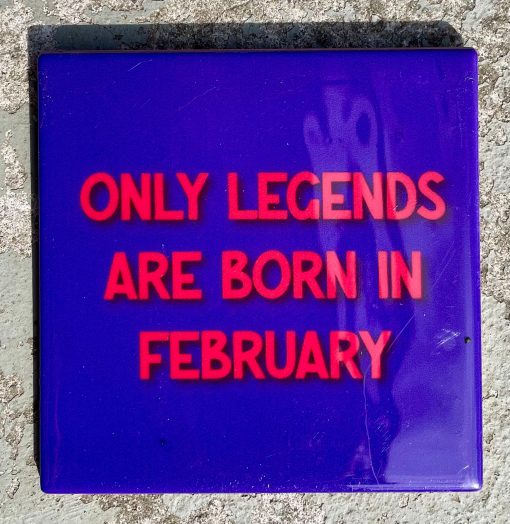 Tegeltje Only legends are born in February | Hippe Spreuktegel | Afscheid cadeau| Nieuwe woning cadeau | Housewarming cadeau |Verjaardagscadeau | Birthday |Verjaardag |brievenbuscadeau