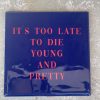 Tegeltje Too late to die young and pretty | Hippe Spreuktegel | Afscheid cadeau| Nieuwe woning cadeau | Housewarming cadeau |Verjaardagscadeau | Birthday |Verjaardag |brievenbuscadeau