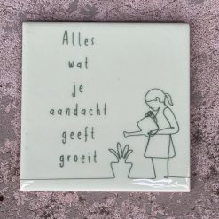 Tegeltje alles wat je aandacht geeft | Hippe Spreuktegel | Nieuwe woning cadeau | Housewarming cadeau |Verjaardagscadeau | Birthday |Verjaardag |brievenbuscadeau
