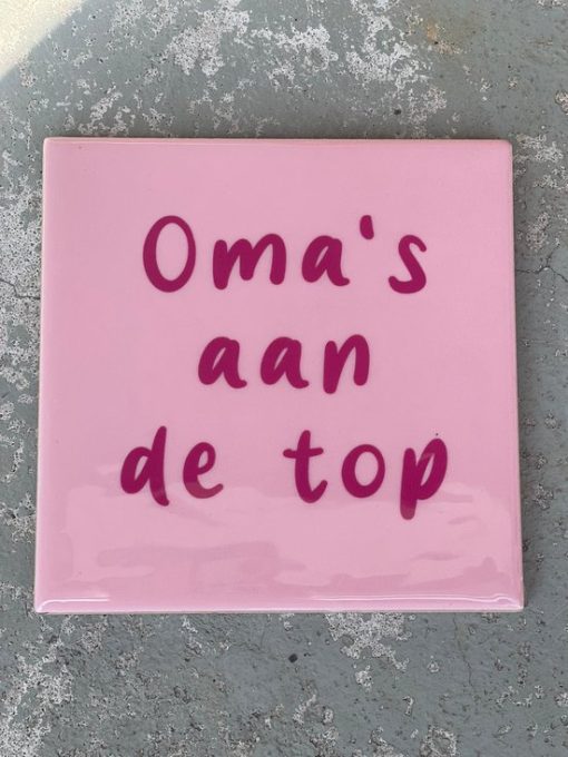 Tegeltje Oma's aan de top | Hippe Spreuktegel | Afscheid cadeau| Nieuwe woning cadeau | Housewarming cadeau |Verjaardagscadeau | Birthday |Verjaardag |brievenbuscadeau