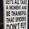 Tekstblok 25x18cm let's all take a moment and be thankful that spiders don't fly wit (zwart)