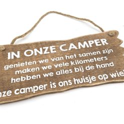 Bordje hangend 12x30cm In onze camper natural