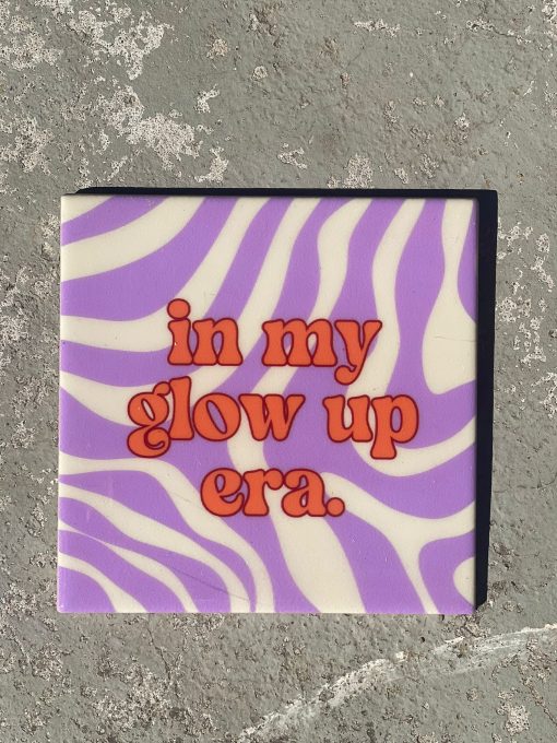 Tegeltje in my glow up era | Hippe Spreuktegel | Afscheid cadeau| Nieuwe woning cadeau | Housewarming cadeau |Verjaardagscadeau | Birthday |Verjaardag |brievenbuscadeau