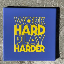 Tegeltje Work harder play harder | Hippe Spreuktegel | Afscheid cadeau| Nieuwe woning cadeau | Housewarming cadeau |Verjaardagscadeau | Birthday |Verjaardag |brievenbuscadeau