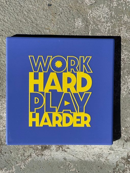 Tegeltje Work harder play harder | Hippe Spreuktegel | Afscheid cadeau| Nieuwe woning cadeau | Housewarming cadeau |Verjaardagscadeau | Birthday |Verjaardag |brievenbuscadeau