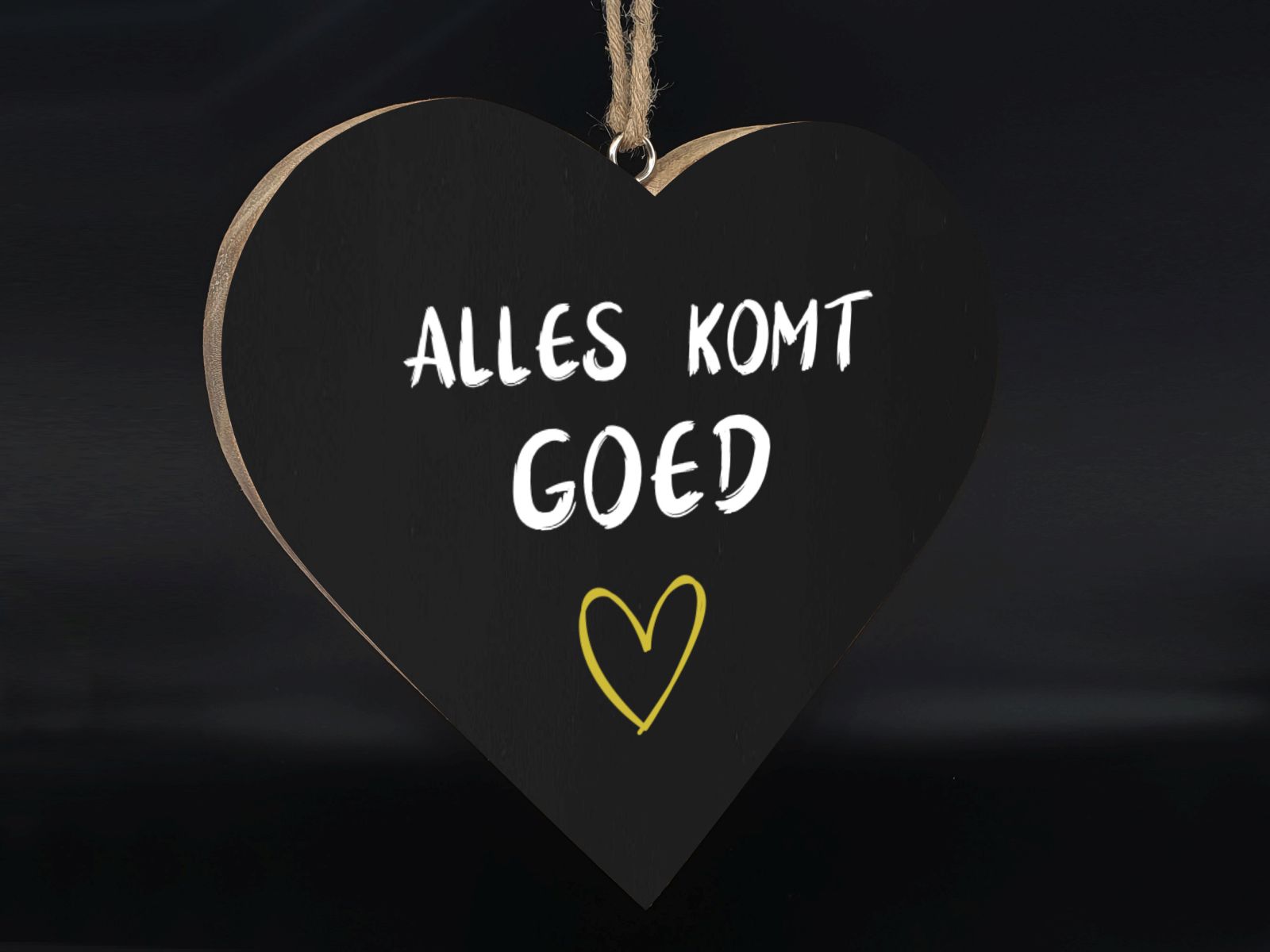Teksthart xl hangend 25x25cm alles komt goed zwart