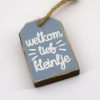 Hanger welkom lief kleintje baby blauw 6x4cm hout