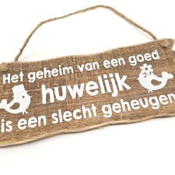Bordje hangend Het geheim van een goed huwelijk 12x30cm (naturel)