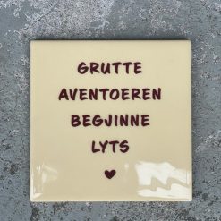 Tegeltje Grutte aventoeren (Fries) | Hippe Spreuktegel | Afscheid cadeau| Nieuwe woning cadeau | Housewarming cadeau |Verjaardagscadeau | Birthday |Verjaardag |brievenbuscadeau