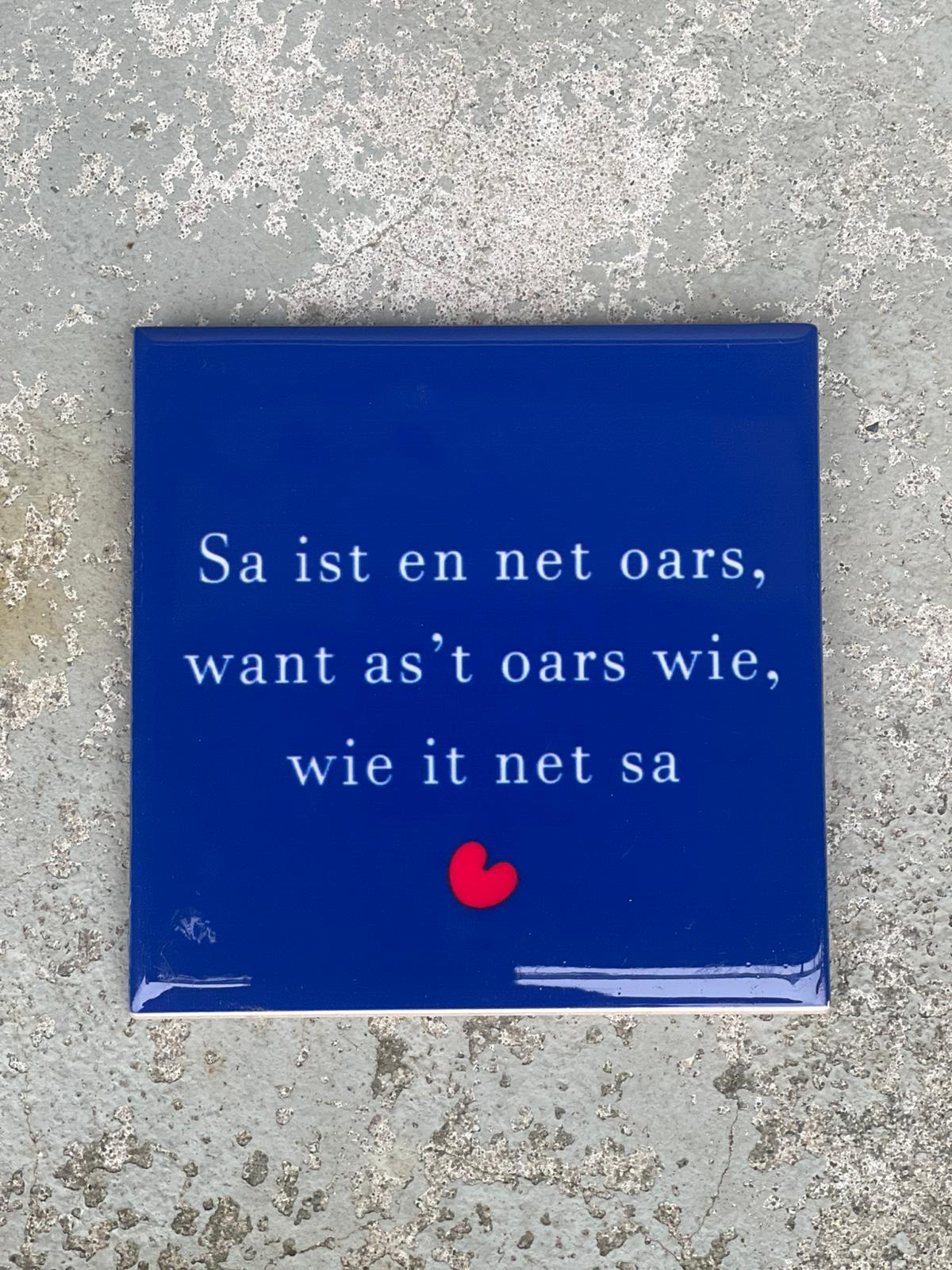 Tegeltje Sa ist en net oars (Fries) | Hippe Spreuktegel | Afscheid cadeau| Nieuwe woning cadeau | Housewarming cadeau |Verjaardagscadeau | Birthday |Verjaardag |brievenbuscadeau