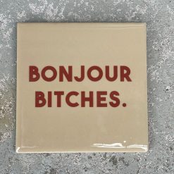 Tegeltje Bonjour bitches | Hippe Spreuktegel | Afscheid cadeau| Nieuwe woning cadeau | Housewarming cadeau |Verjaardagscadeau | Birthday |Verjaardag |brievenbuscadeau
