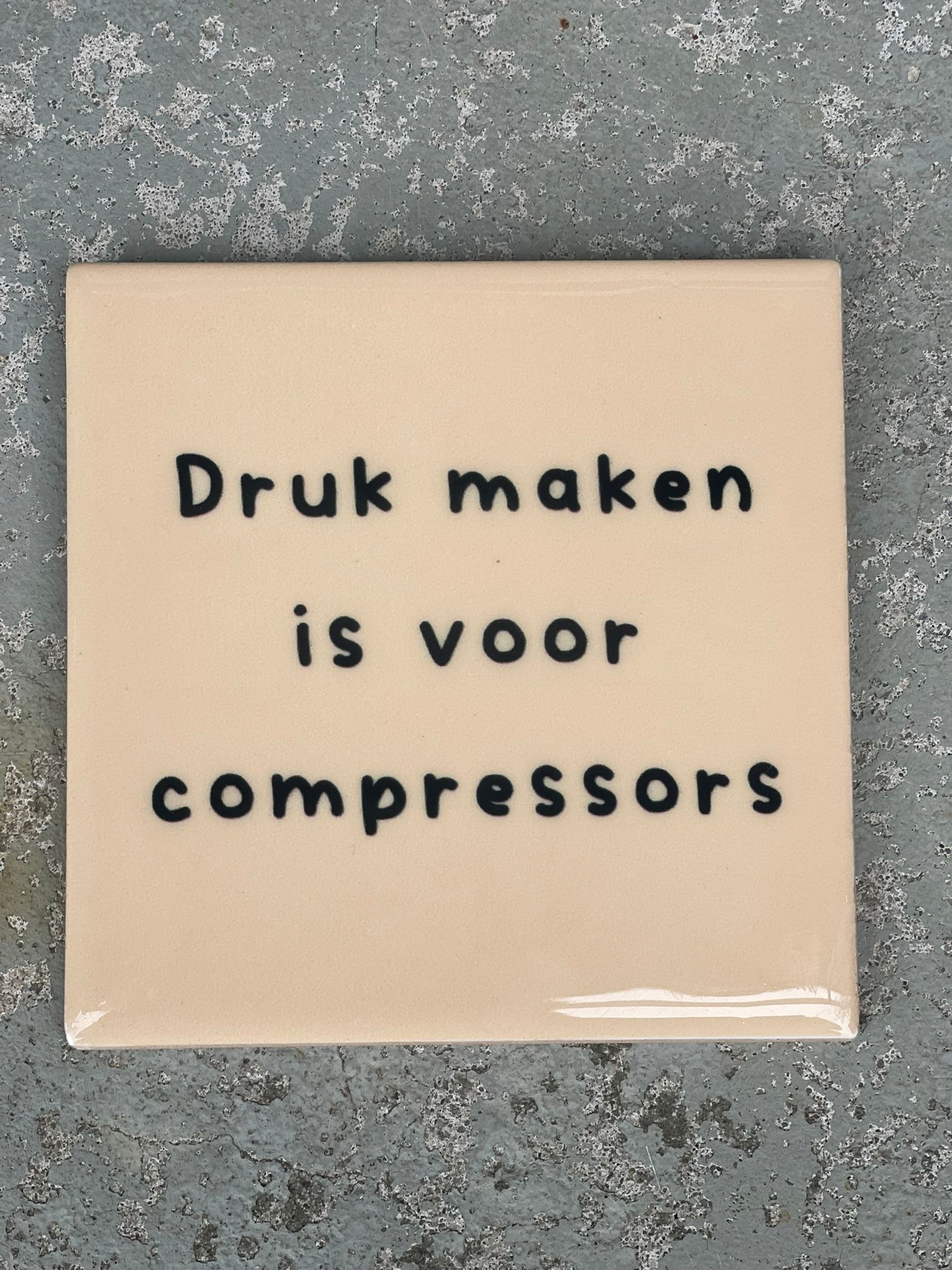 Tegeltje Druk maken is voor compressors | Hippe Spreuktegel | Afscheid cadeau| Nieuwe woning cadeau | Housewarming cadeau |Verjaardagscadeau | Birthday |Verjaardag |brievenbuscadeau